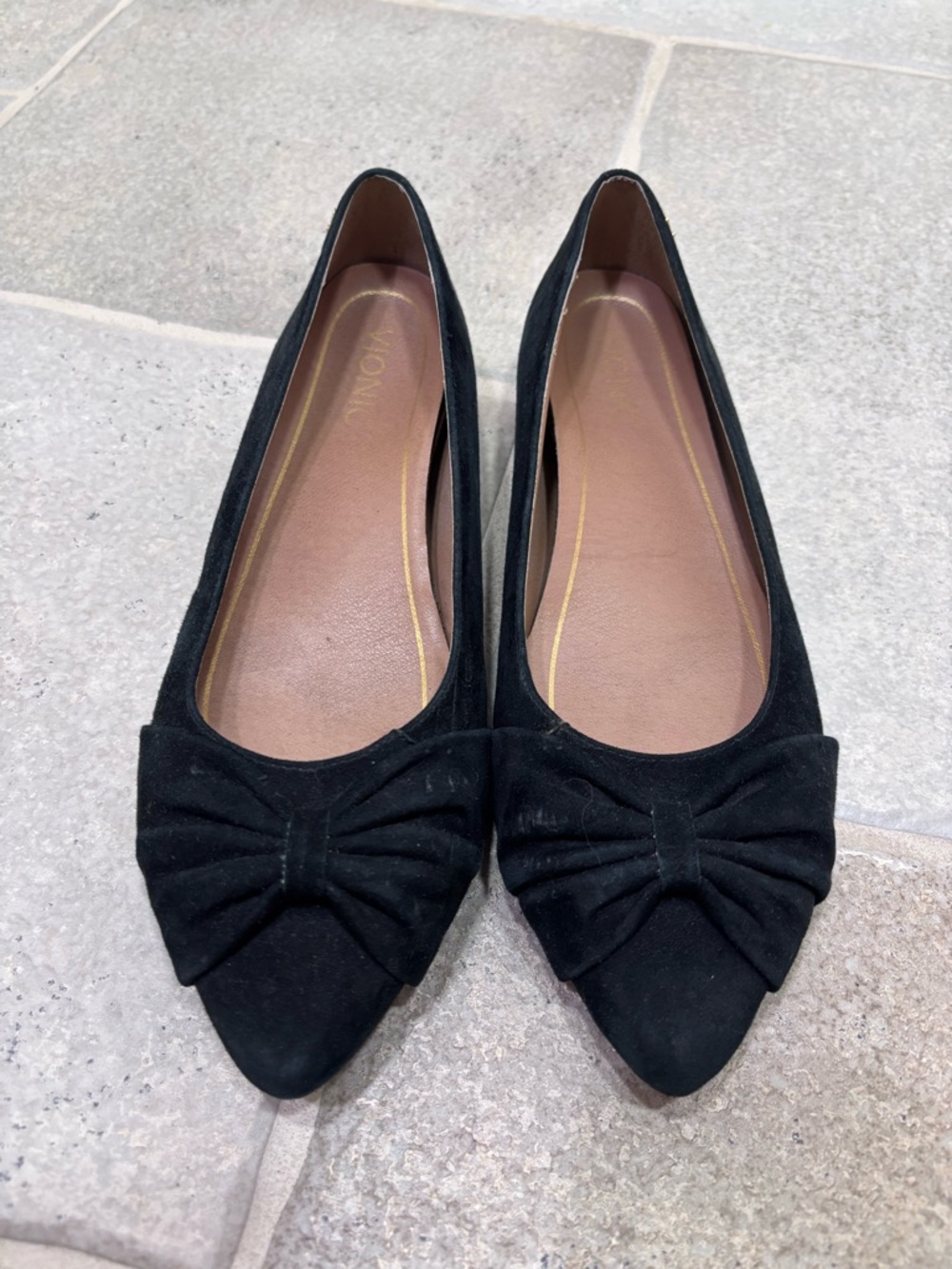 Vionic Black Pointed Toe Bow Flats